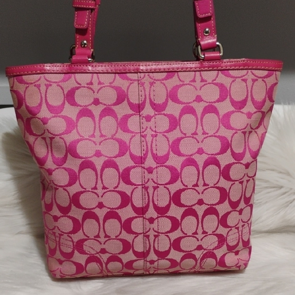 Authentic Coach Hampton Signature 🩷 Pink/Silver Tote GUC - Picture 5 of 15